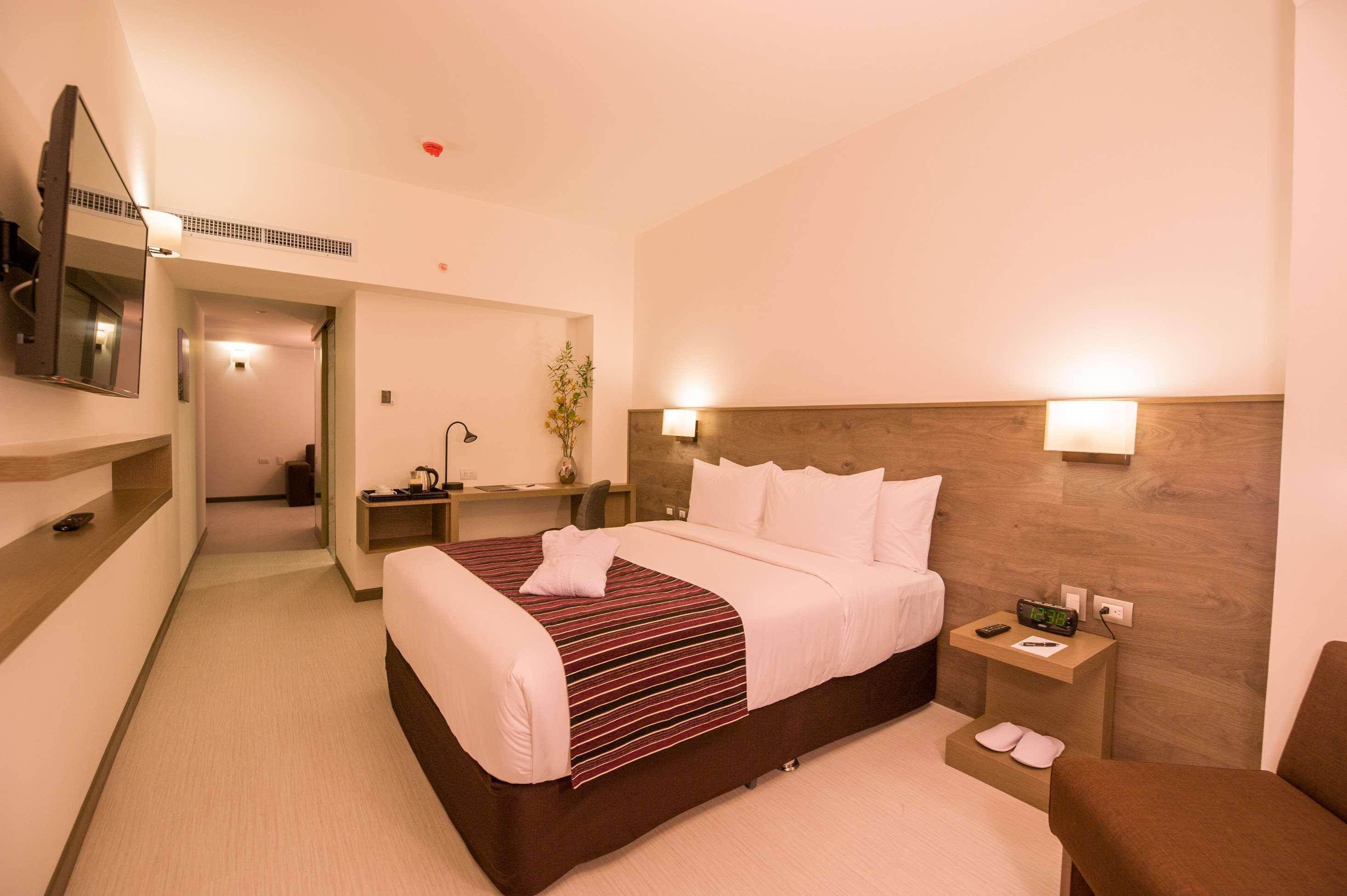 Best Western Posada Royale Hotel & Suites Сими-Вэлли Экстерьер фото