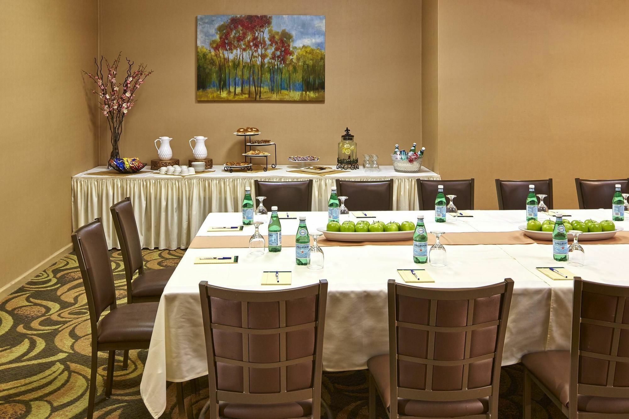 Best Western Posada Royale Hotel & Suites Сими-Вэлли Экстерьер фото